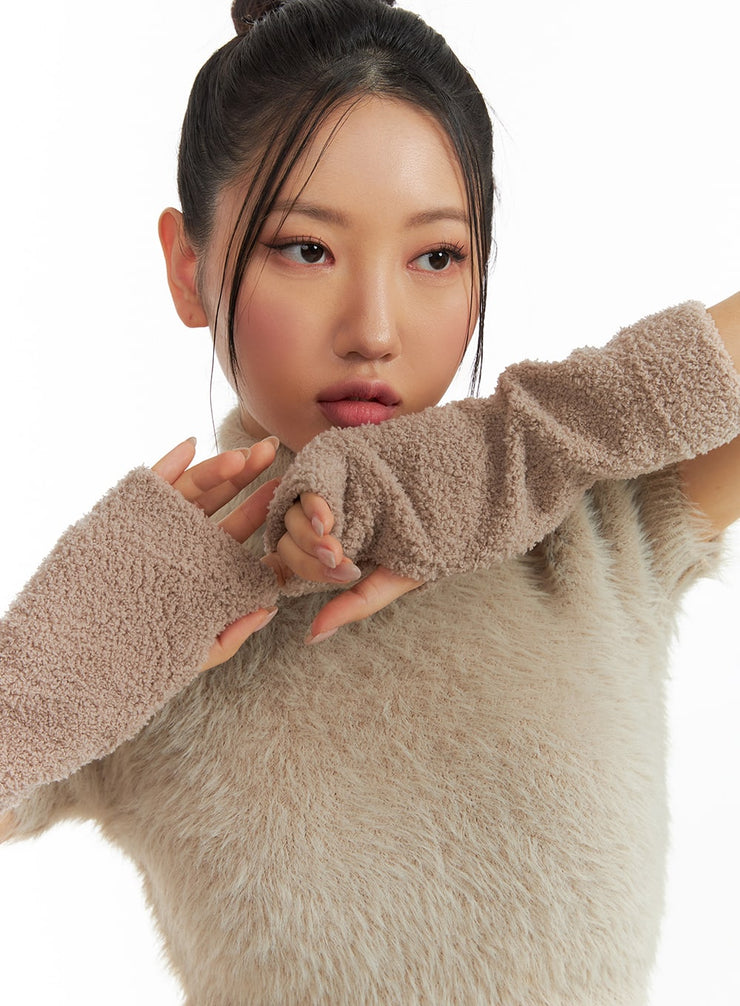 fuzzy-fingerless-arm-sleeves-cj429 / Dark beige