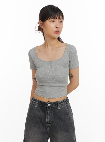 slim-fit-buttoned-u-neck-crop-top-iy410 / Gray