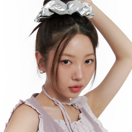 metallic-hair-scrunchie-ol401 / Light gray