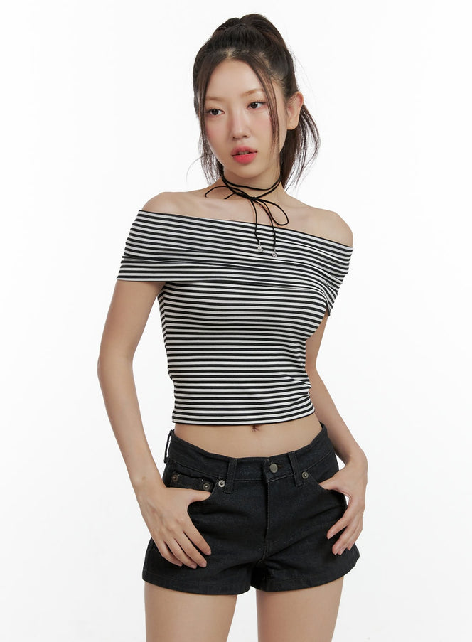 stripe-off-shoulder-crop-top-cl410 / Black