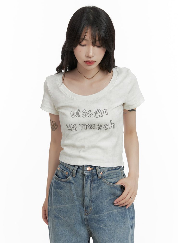 graphic-lettering-u-neck-crop-top-ca408 / Light beige