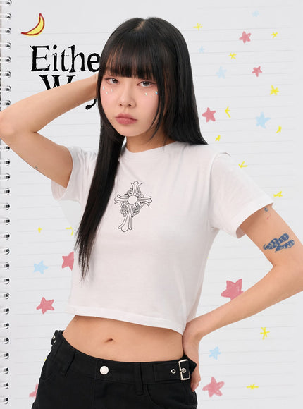 simple-graphic-crop-top-in302 / White