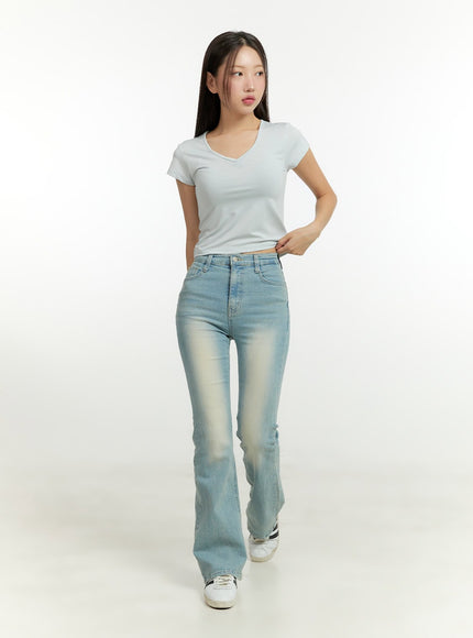 light-washed-bootcut-jeans-cu428