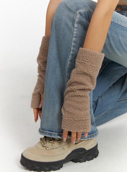 fuzzy-fingerless-arm-sleeves-cj429