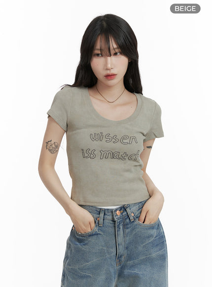 graphic-lettering-u-neck-crop-top-ca408 / Beige