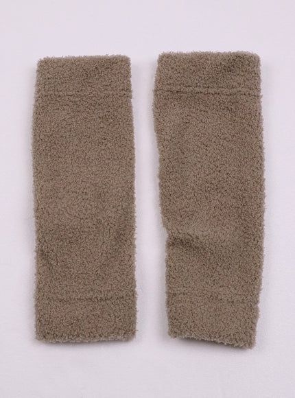 fuzzy-fingerless-arm-sleeves-cj429