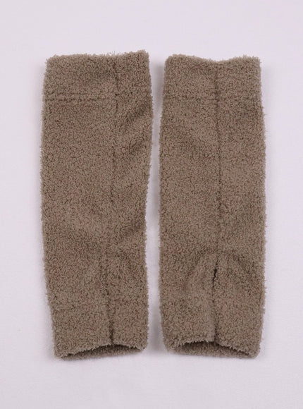 fuzzy-fingerless-arm-sleeves-cj429